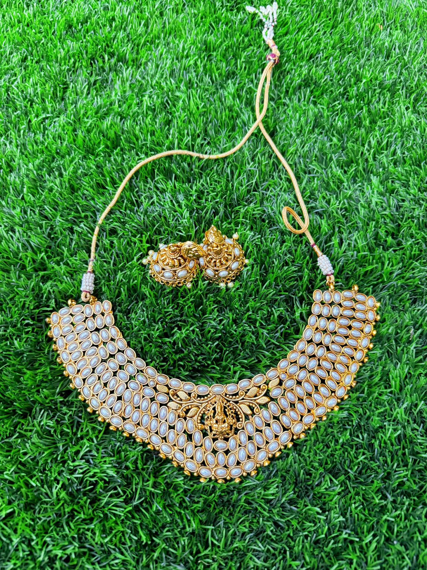 White pearl choker set
